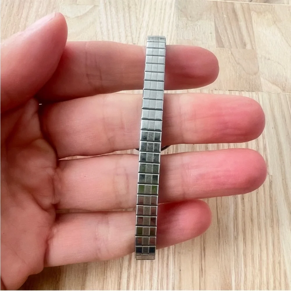 Watch-it ladies mother of pearl dial bracelet watch NEW BATTERY